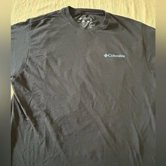 Columbia Black Tee with Purple and Blue Desert Scene - Picture 2 of 3